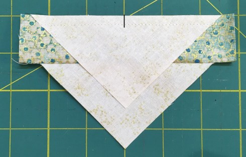 Align triangle mid-point/tips along vertical line