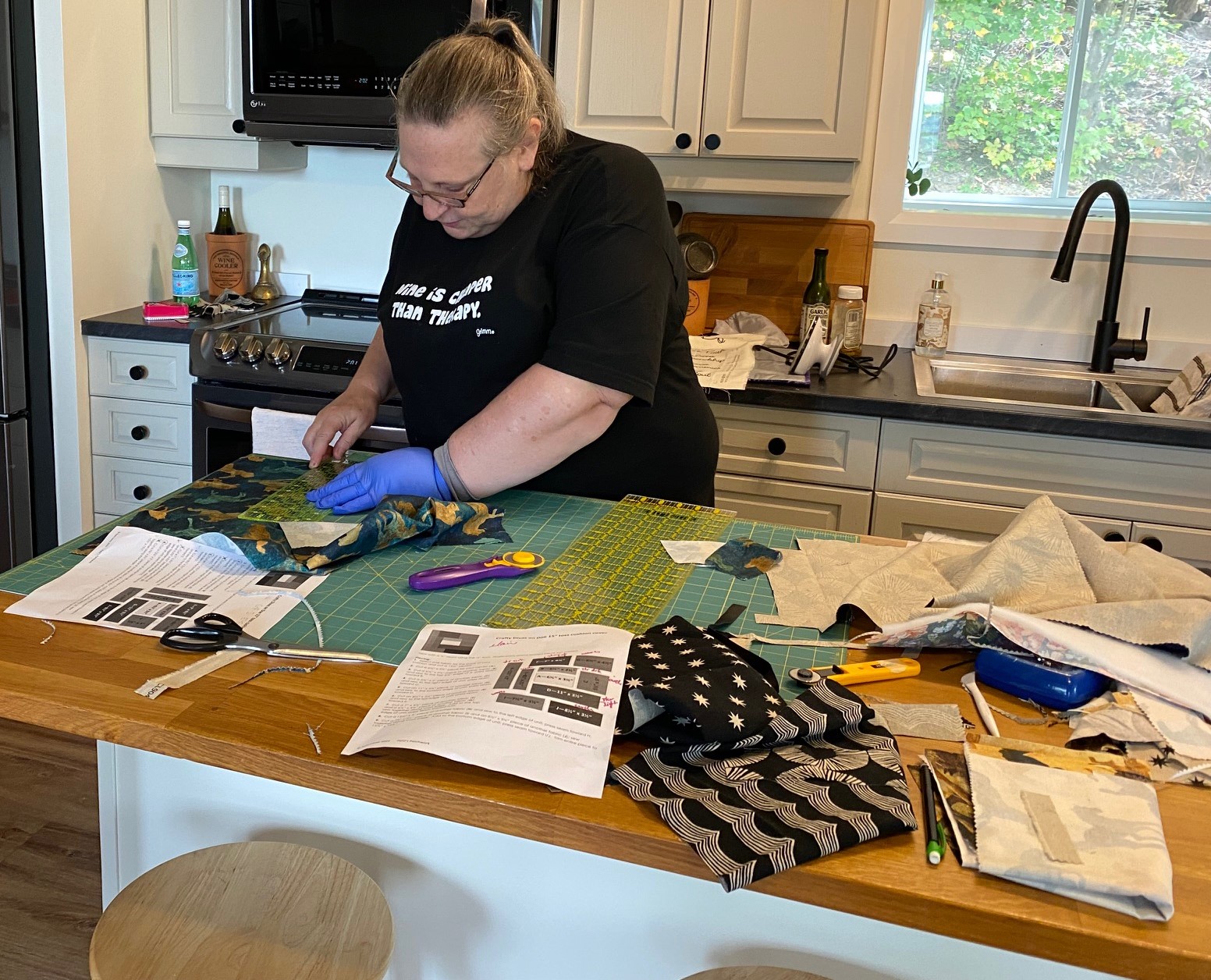 Di fussy-cutting her fabric